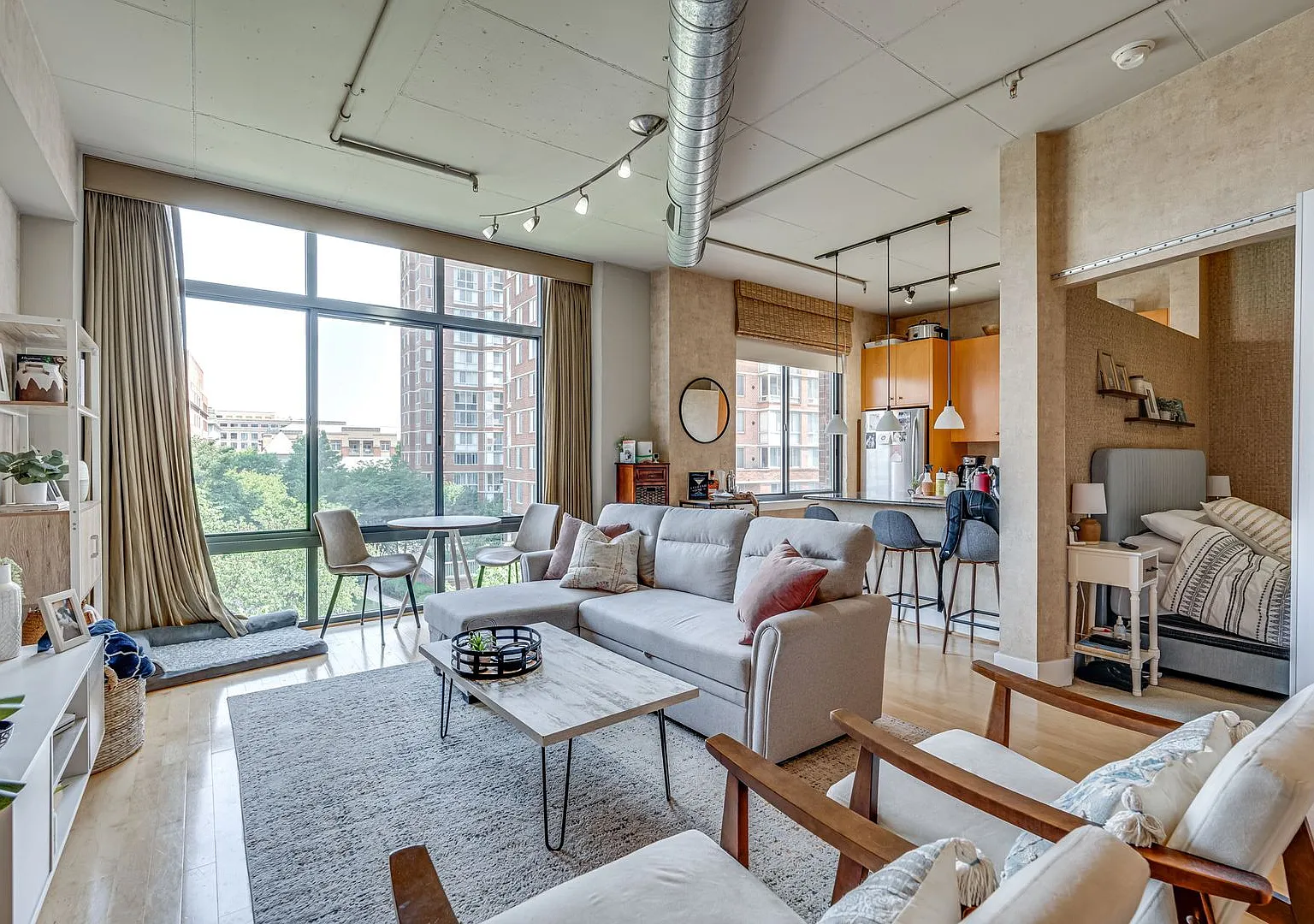 Modern Condo in Old Town Alexandria — Photo 4