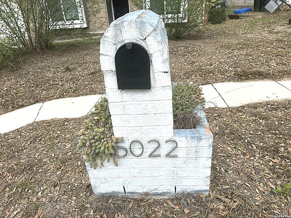4th image of 5022 CRESTWOOD DR