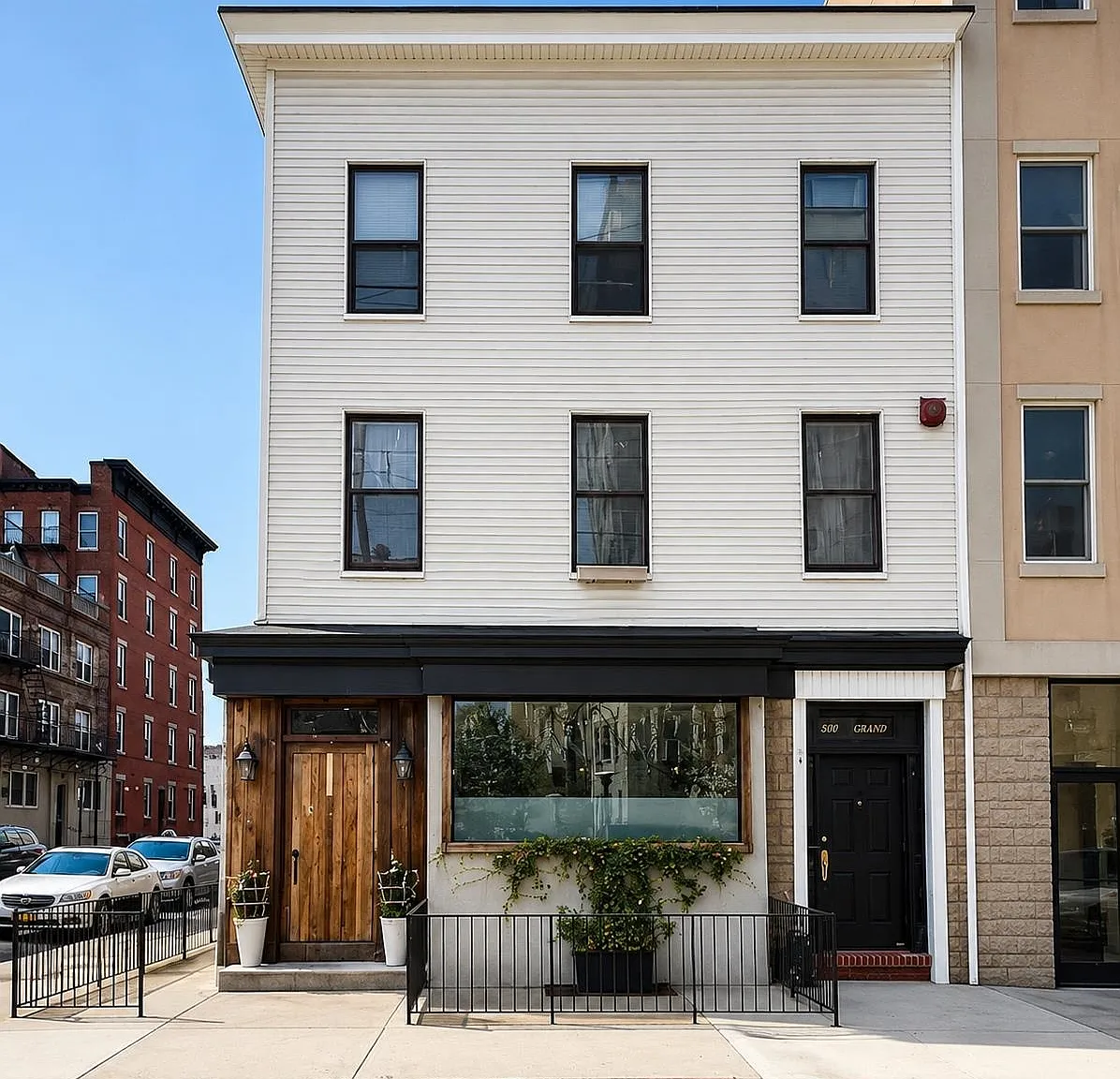 3 bed, $3,350 — Photo 1