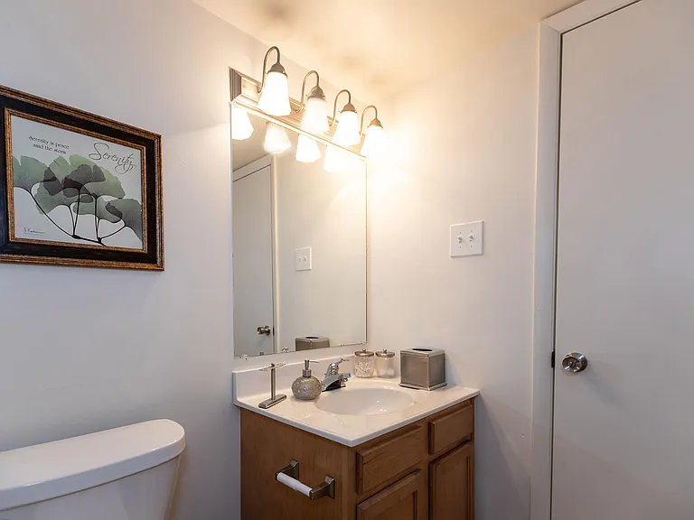 Newport Lake Apartments — Photo 16