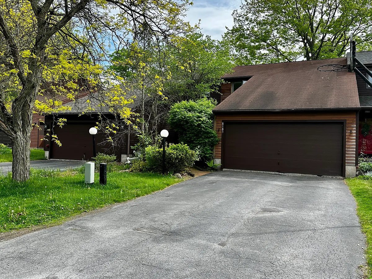 Building Photo - 8183 Bluffview Dr