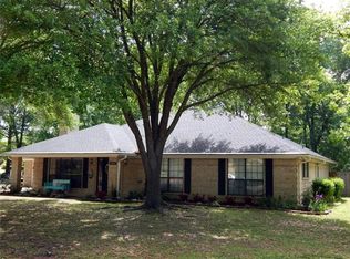 15435 Country Manor Rd, Lindale, TX 75771