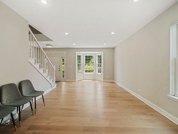 3rd image of 902 Chatham Dr
