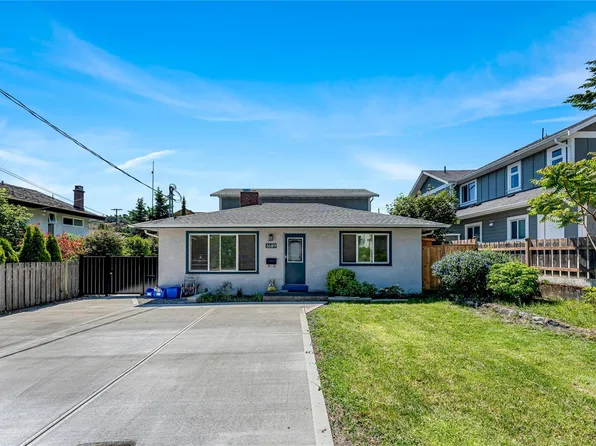 1689 Kisber Ave, Saanich, BC V8P 2W5