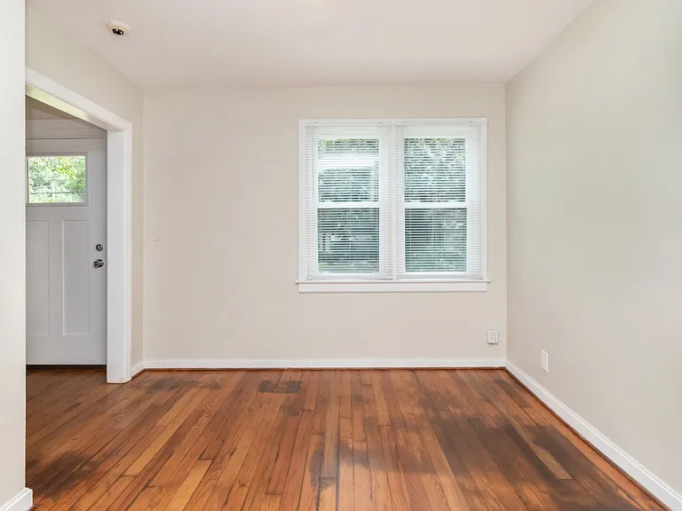 4904 Auburn Dr N — Photo 12