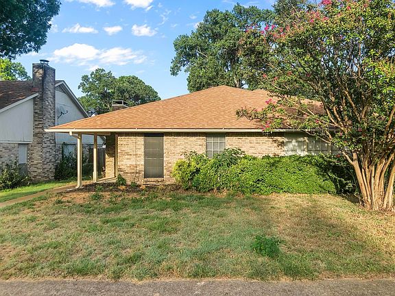 2nd image of 715B Oakwood Ln