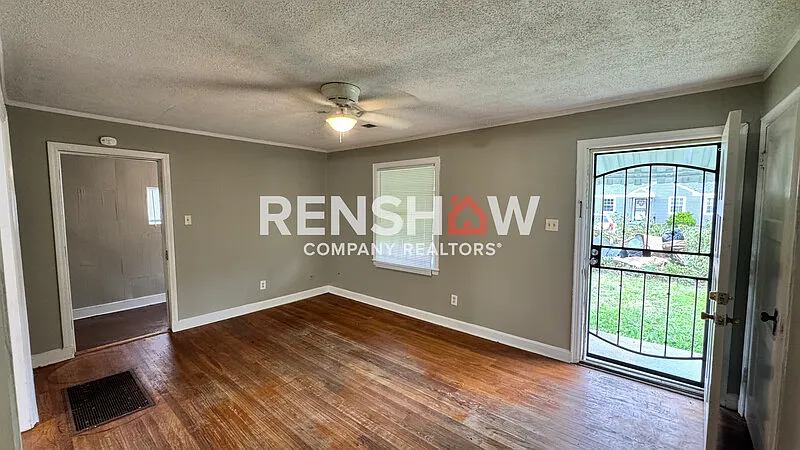 2 bed, 1.0 bath, 912 sqft, $995 — Photo 2