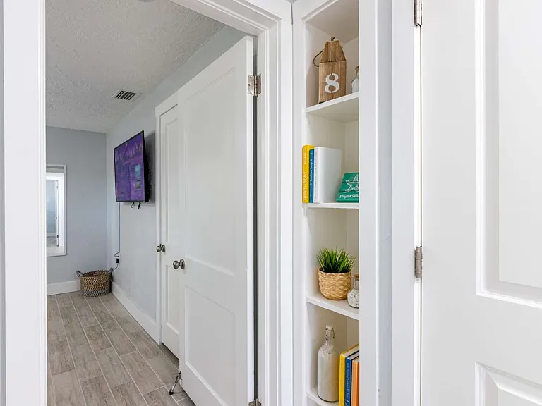 3505 Almeria Ave — Photo 25