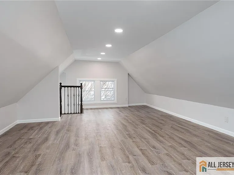 264 Seaman St #2 — Photo 20