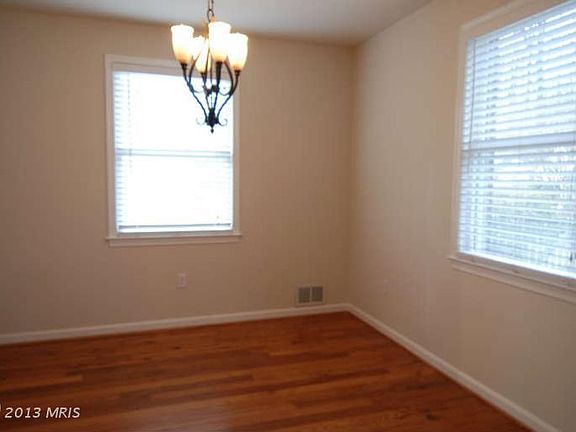 3rd image of 2901 Woodlawn Ave