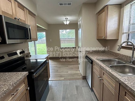 4th image of 1105 N Knowles Dr
