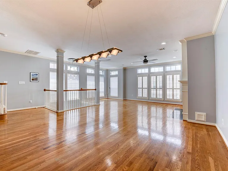 34 Waugh Dr #D — Photo 8