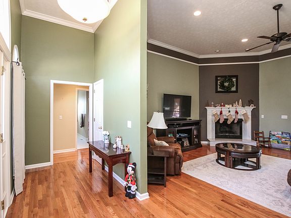 3rd image of 4143 Elizabeth Dr