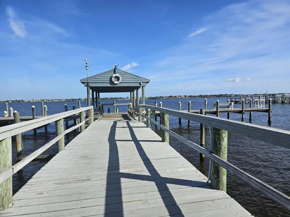 175 SE Saint Lucie Blvd APT E144, Stuart, FL 34996