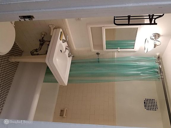3rd image of 5 Tudor City Pl APT 817