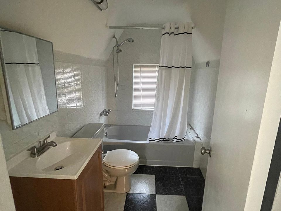 2nd image of 2119 E 14th St #3