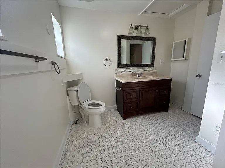 3304 NW 20th St — Photo 23