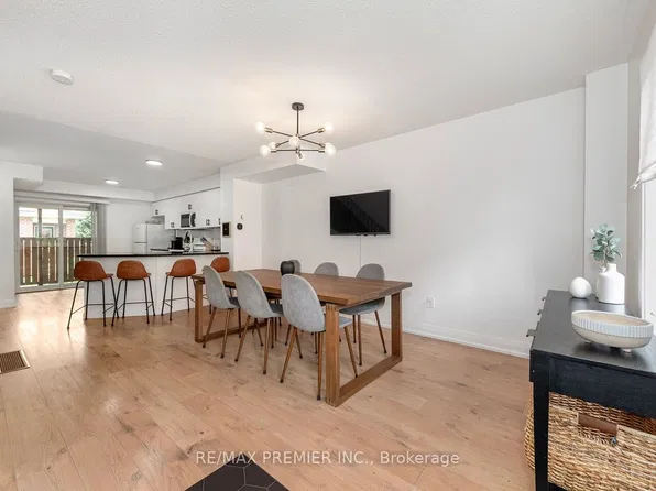 48 Odoardo Di Santo Cir, Toronto, ON M3L 0E7