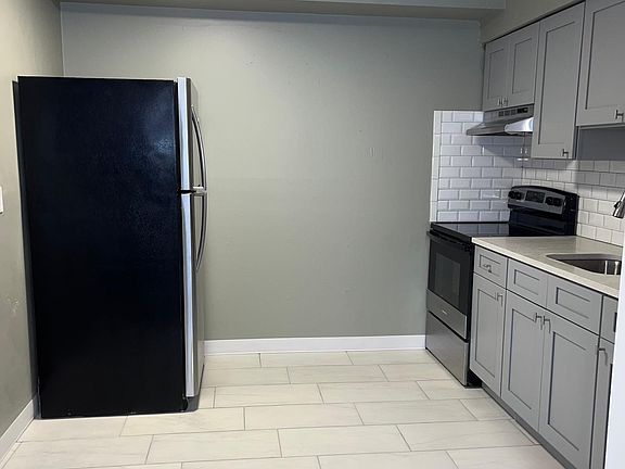 4th image of 120 Saint Charles St APT 3