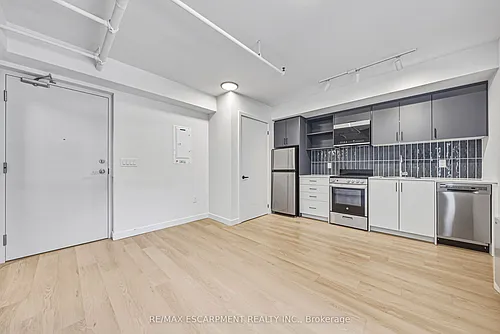 325 James St S Photo 1