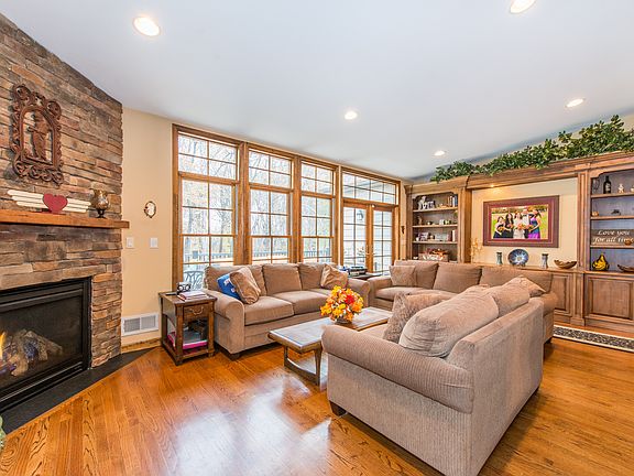 4th image of 80 Briarwood Ter