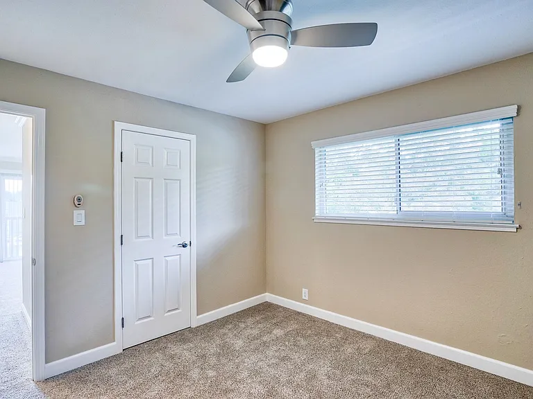 Cypress Pointe — Photo 21