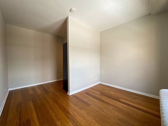 4th image of 520 W Wellington Ave #5B
