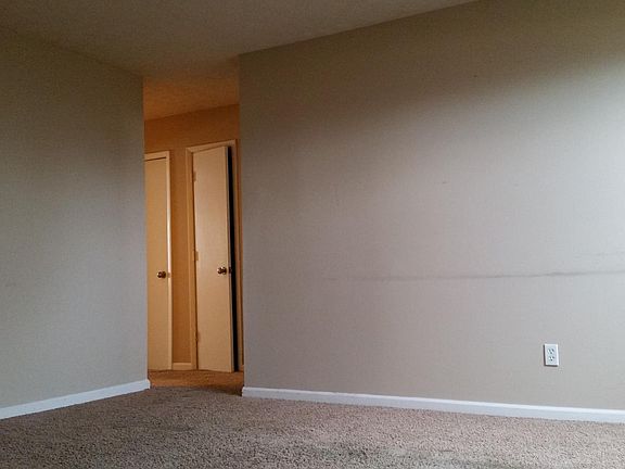 3rd image of 2824 Yellowstone Pkwy APT 2