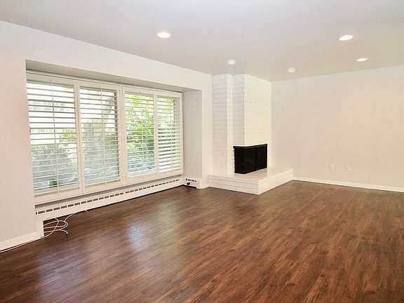 3rd image of 11769 W Sunset Blvd
