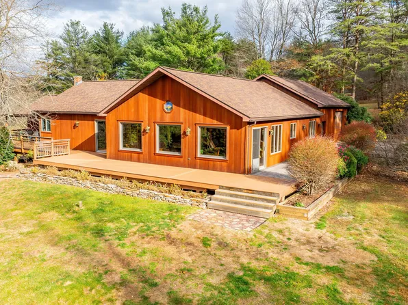 7 Chapel Hill Rd, Bloomsburg, PA 17815