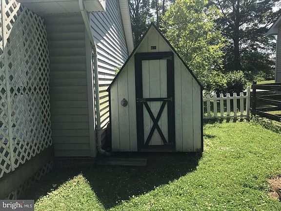 3rd image of 214 Bluebird Dr