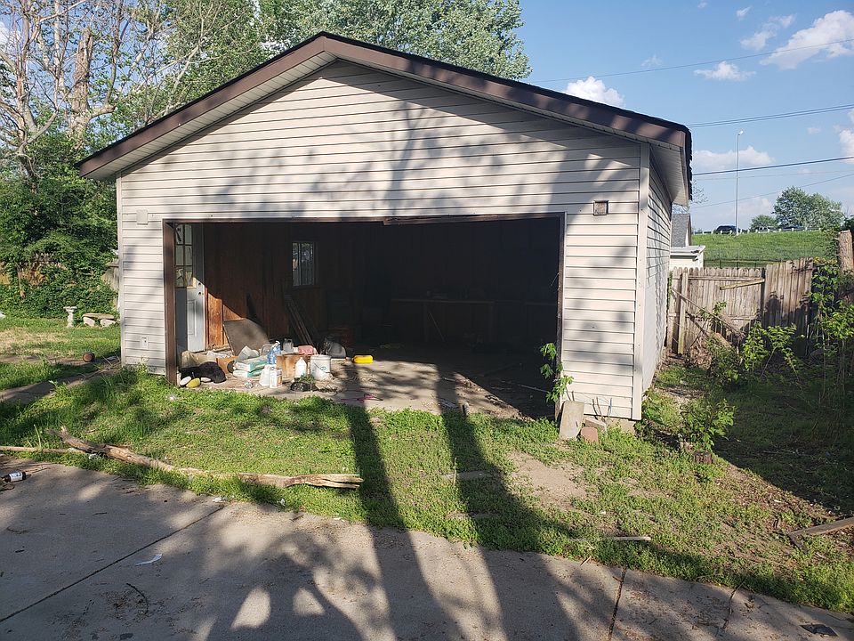 2nd image of 3616-3618 Koeln Ave