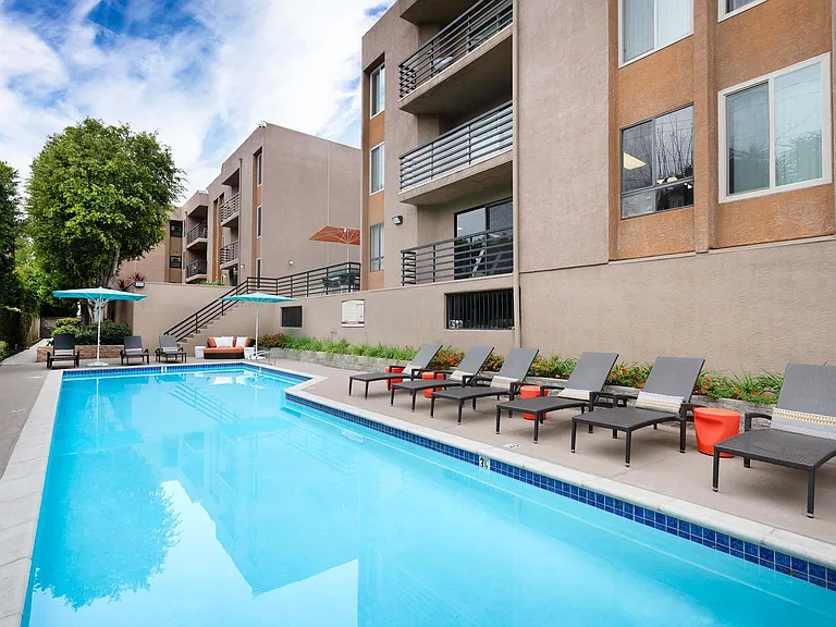 Burbank Gardens Apartments — Photo 5