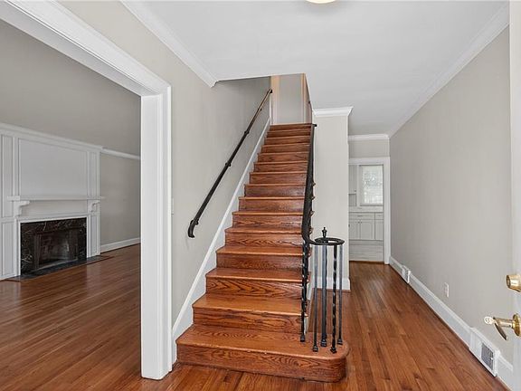 4th image of 412 West Rd