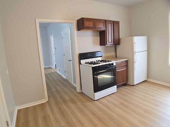 3rd image of 1006-1006A W North Ave #1
