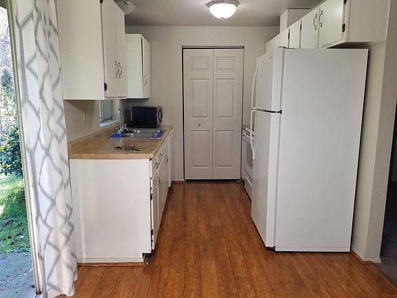3rd image of 5006 Vale Ct SE