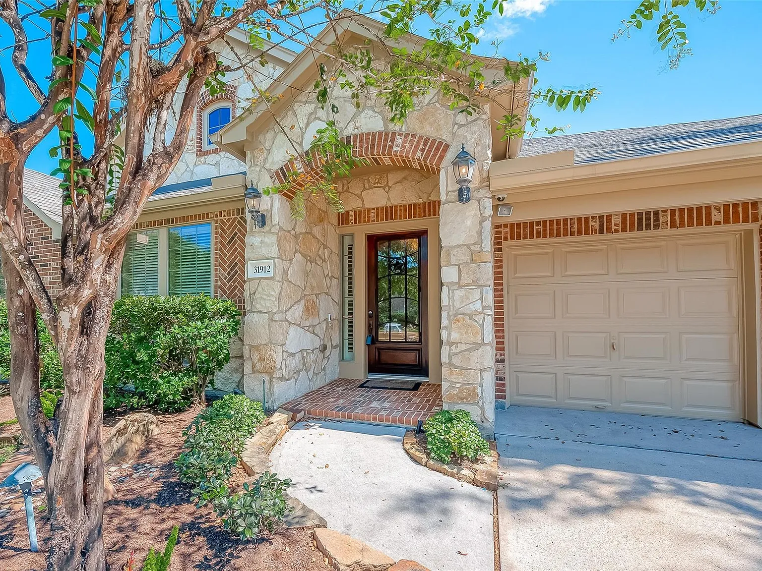 4 bed, 3.0 bath, 3407 sqft, $2,900 — Photo 3