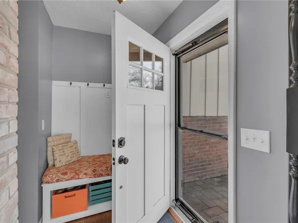 7411 NW Tomahawk Ln, Platte Woods, MO 64151