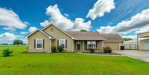 1808 County Road 2712 Photo 1