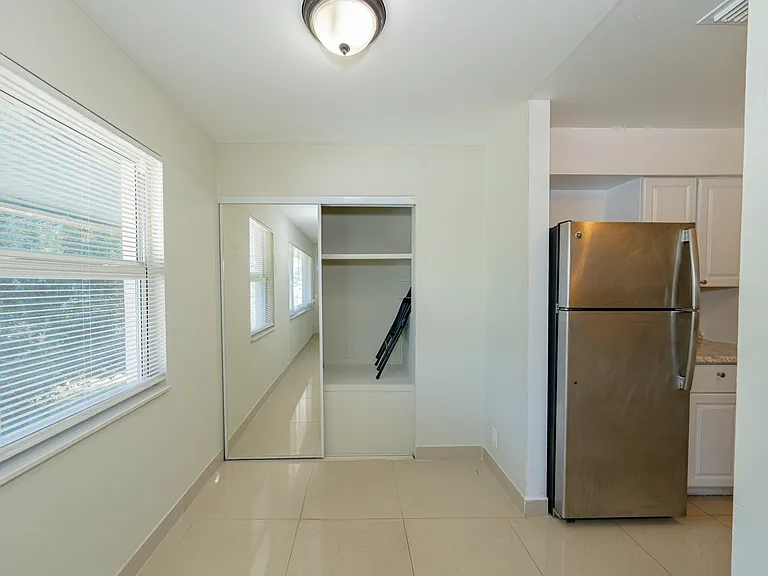 Interior_938NorthernDr_LP_6_11142025