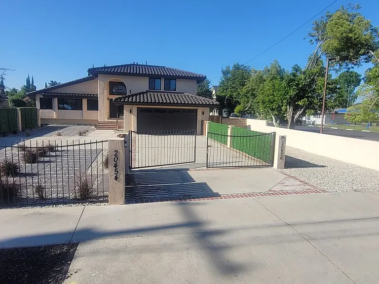 20454 Strathern St — Photo 1