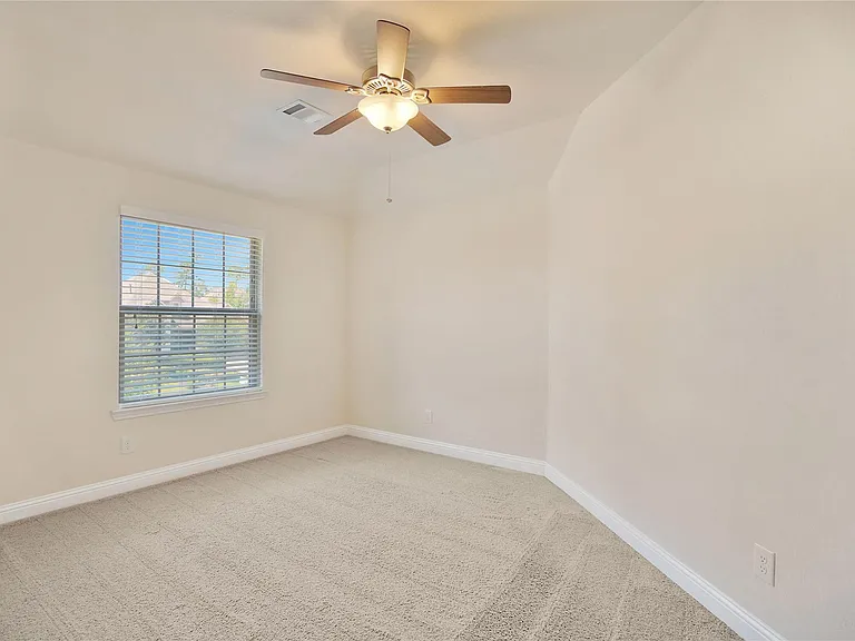 18 Garden Path Pl — Photo 32