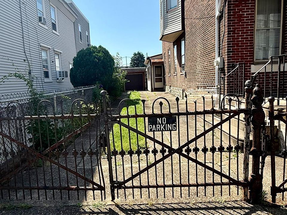 2nd image of 4753 Garden St