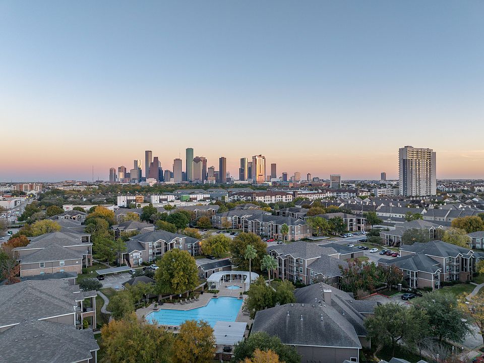 Our centrally located, customer service oriented community, Memorial Heights