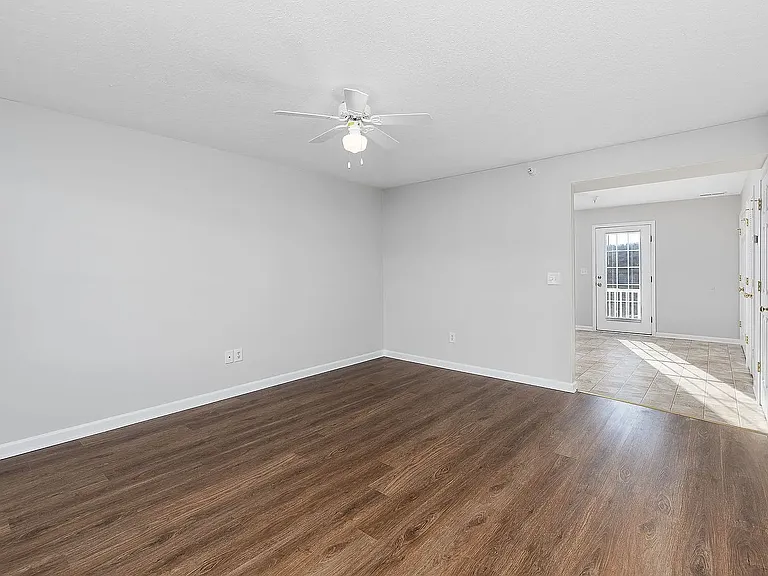 1009 Seth Drive — Photo 3