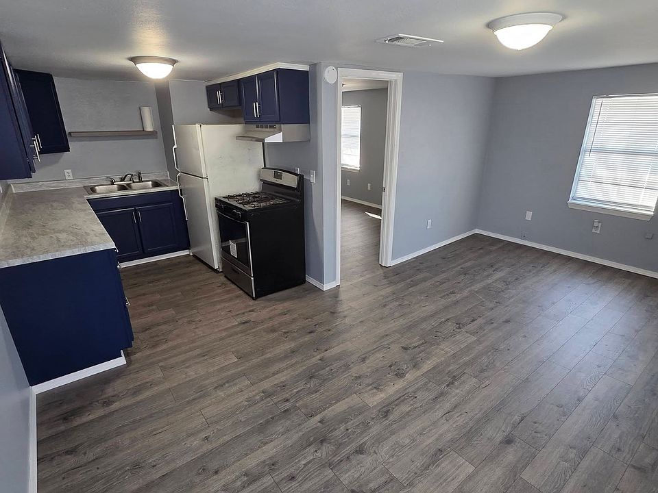 1st image of 220-222 E J St #220