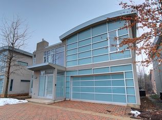 1983 Skyelar Ct, Highland Park, IL 60035