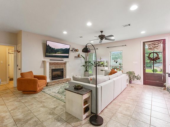 3rd image of 36 S Bridle Bnd