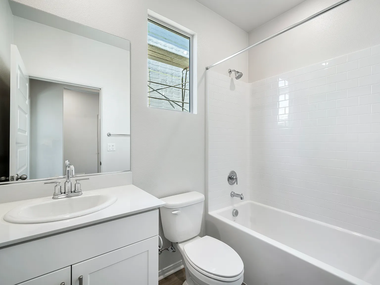 4 bed, 2310 sqft, $3,650 — Photo 4