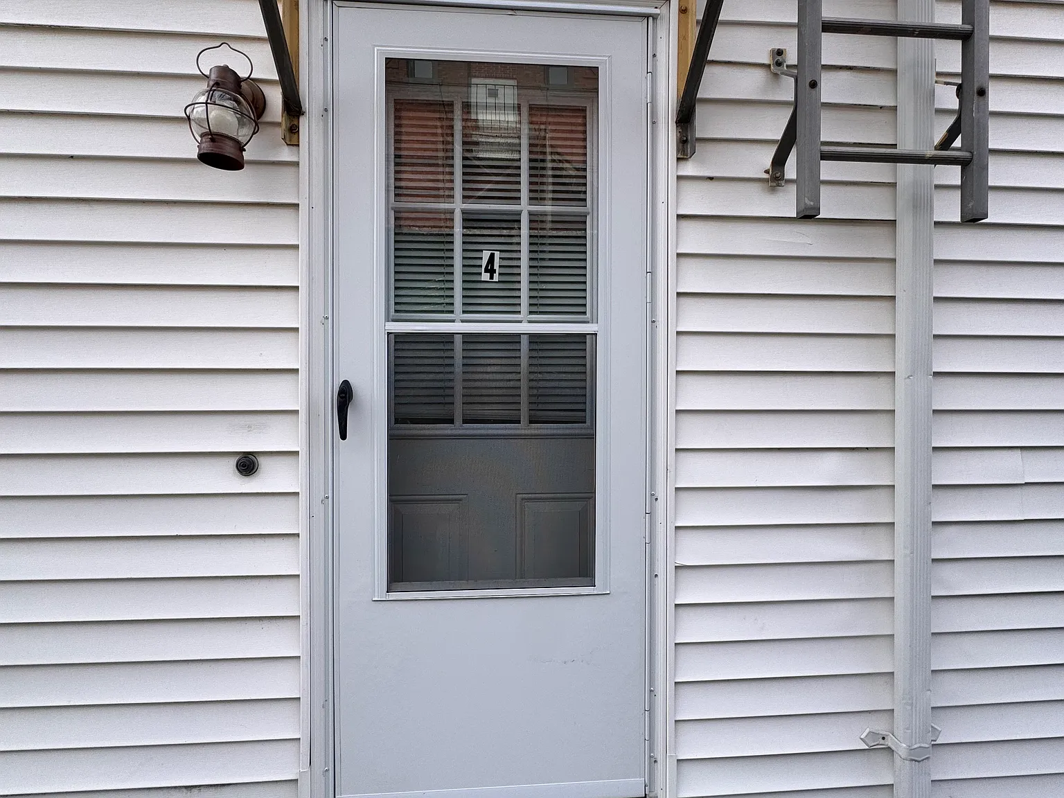 2 bed, $1,900 — Photo 1